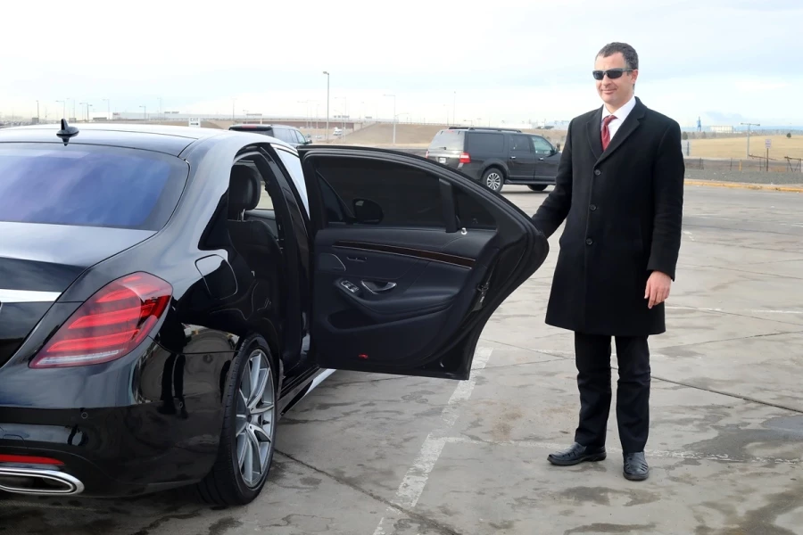 Luxury Chauffeur Service for Secure and Comfortable Travel Luxury Chauffeur Service for Secure and Comfortable Travel