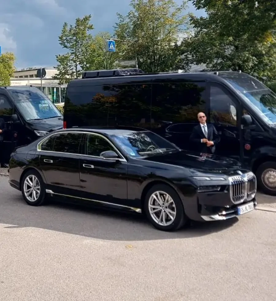 BMW i7 electric luxury limousine