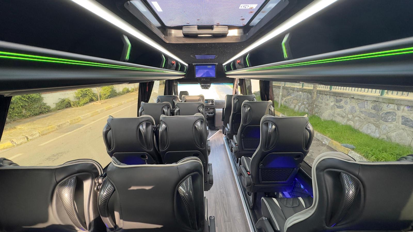 Sprinter VIP in Paris street