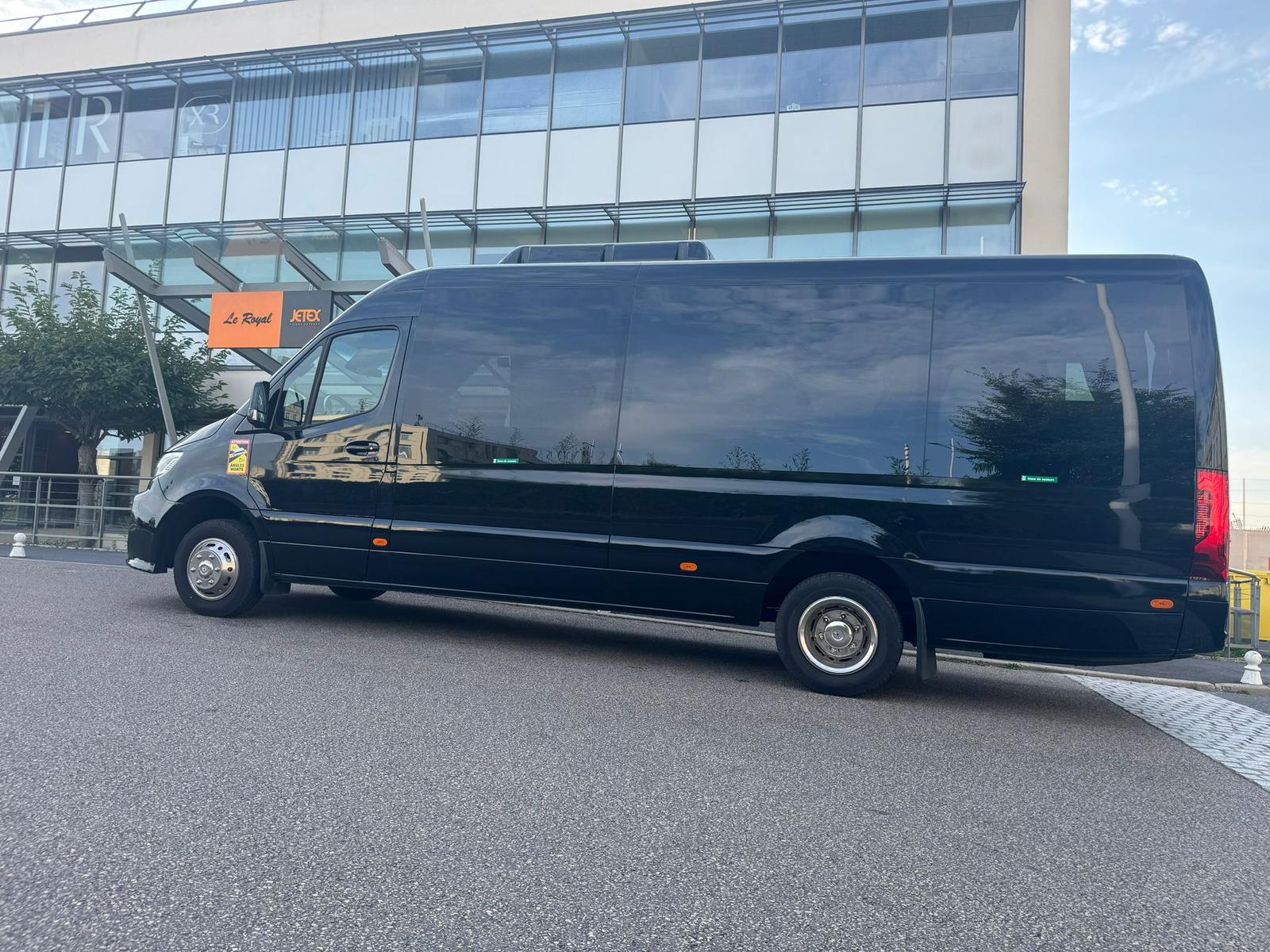 Sprinter VIP side profile