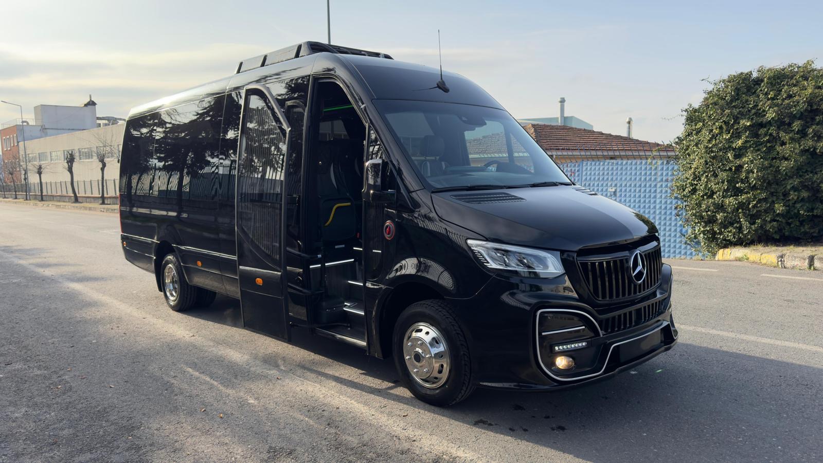 Mercedes-Benz Sprinter VIP side view